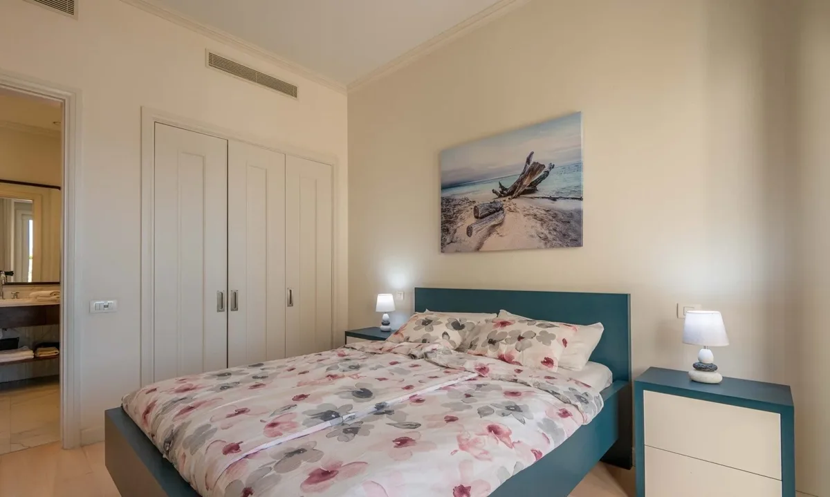 One-bedroom Tara apartment with pool access 7