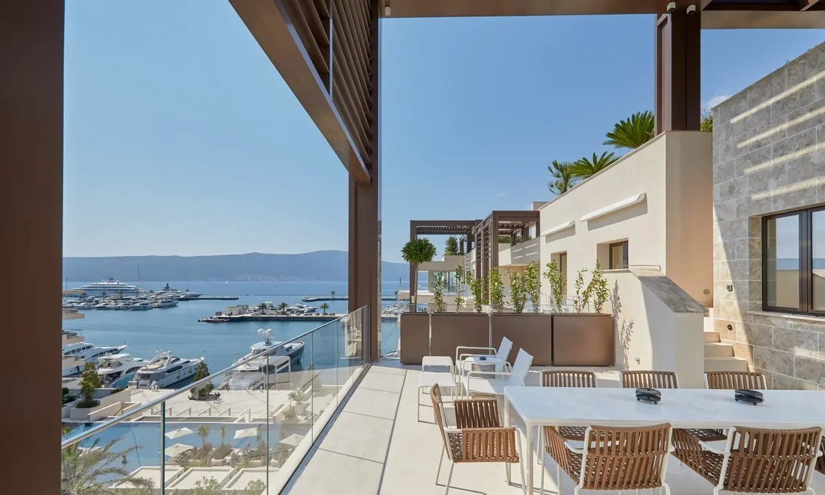 Three-bedroom Baia penthouse with a private rooftop pool 2