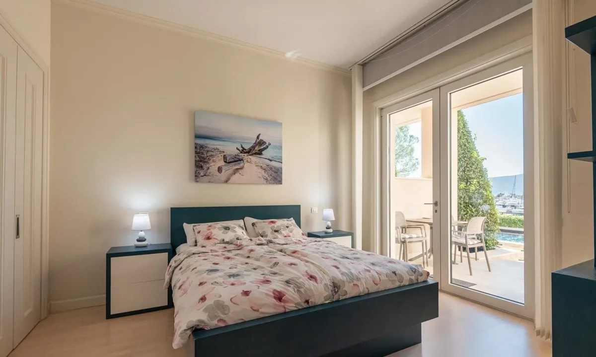 One-bedroom Tara apartment with pool access 8