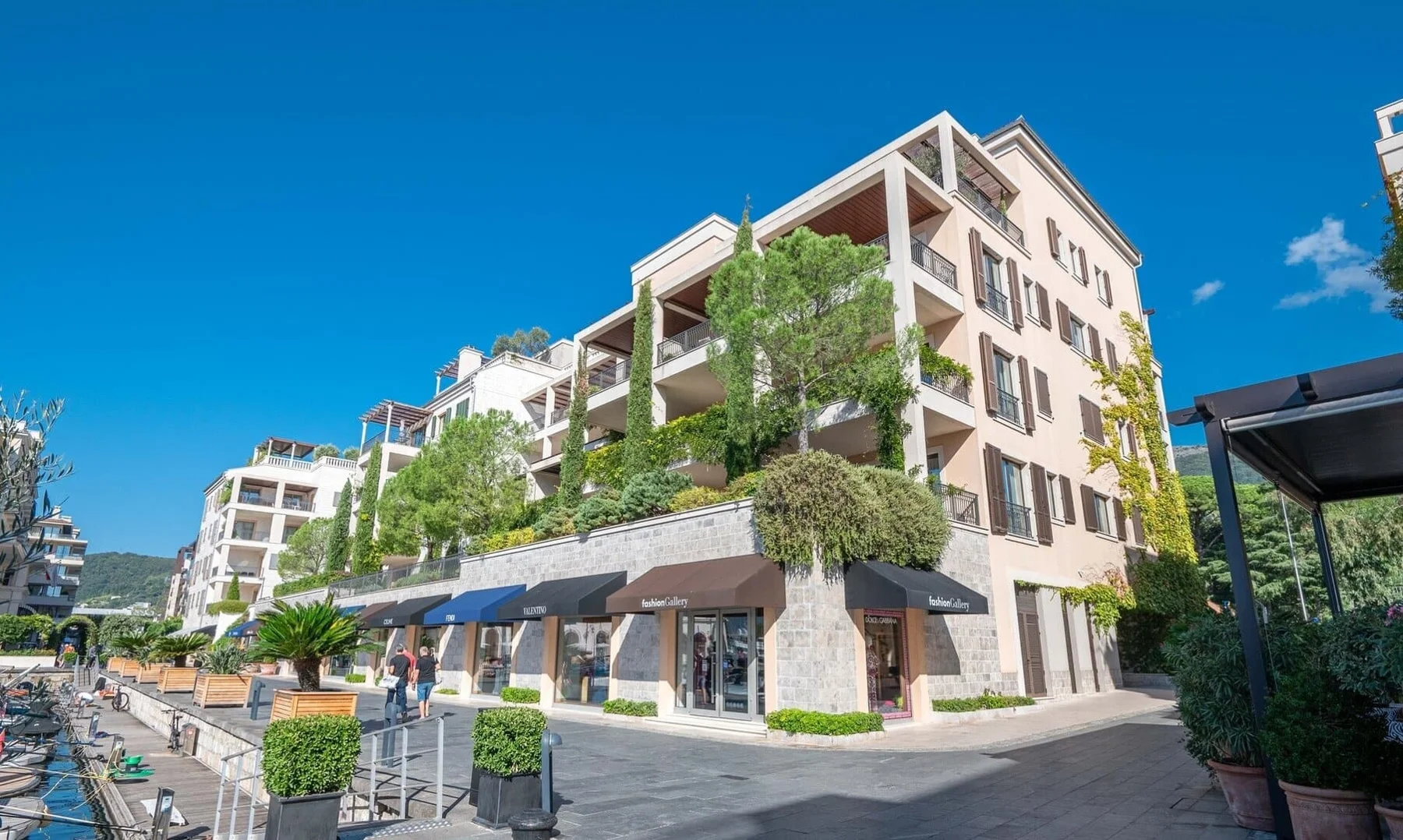 One-bedroom Tara apartment with pool access 1