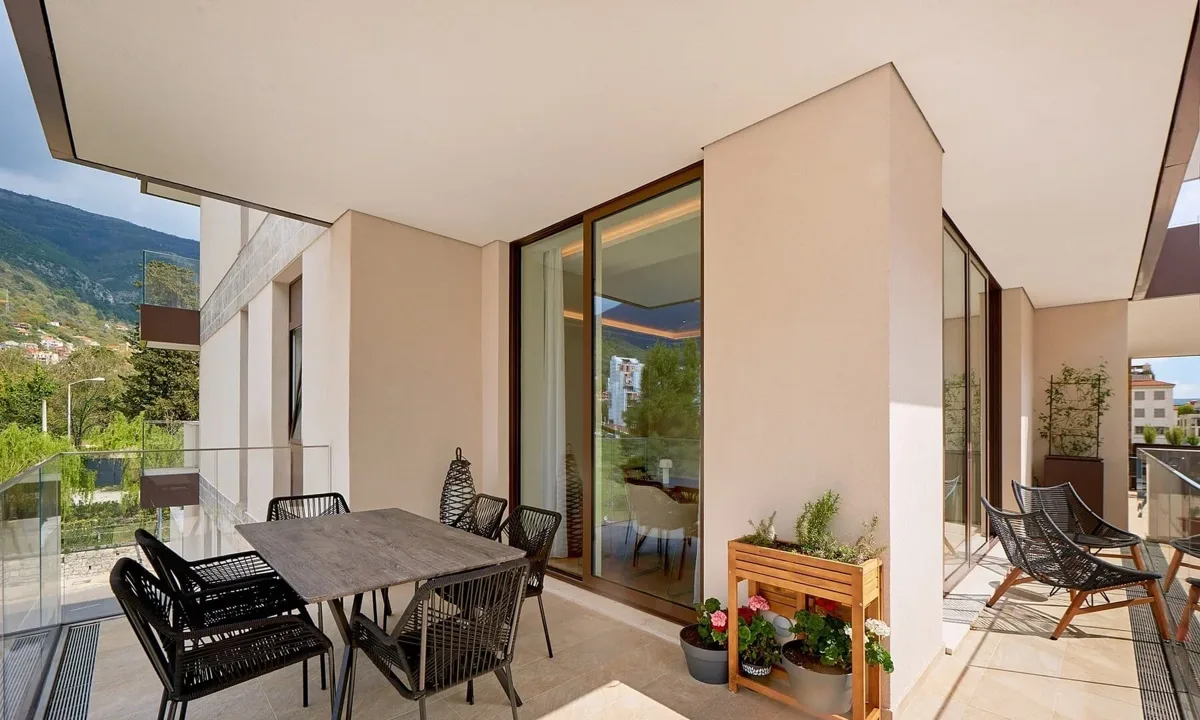 Corner two-bedroom Elena residence with sea views 4