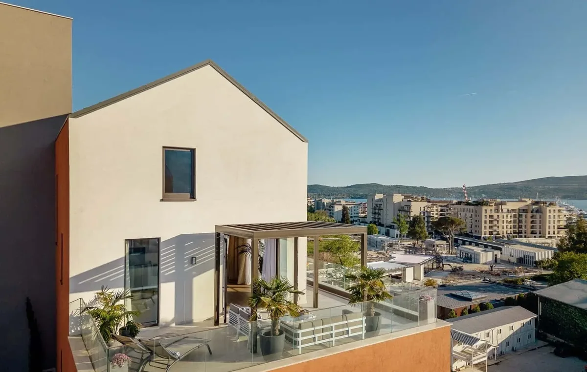 Two-bedroom duplex penthouse with sea views in Thea 2