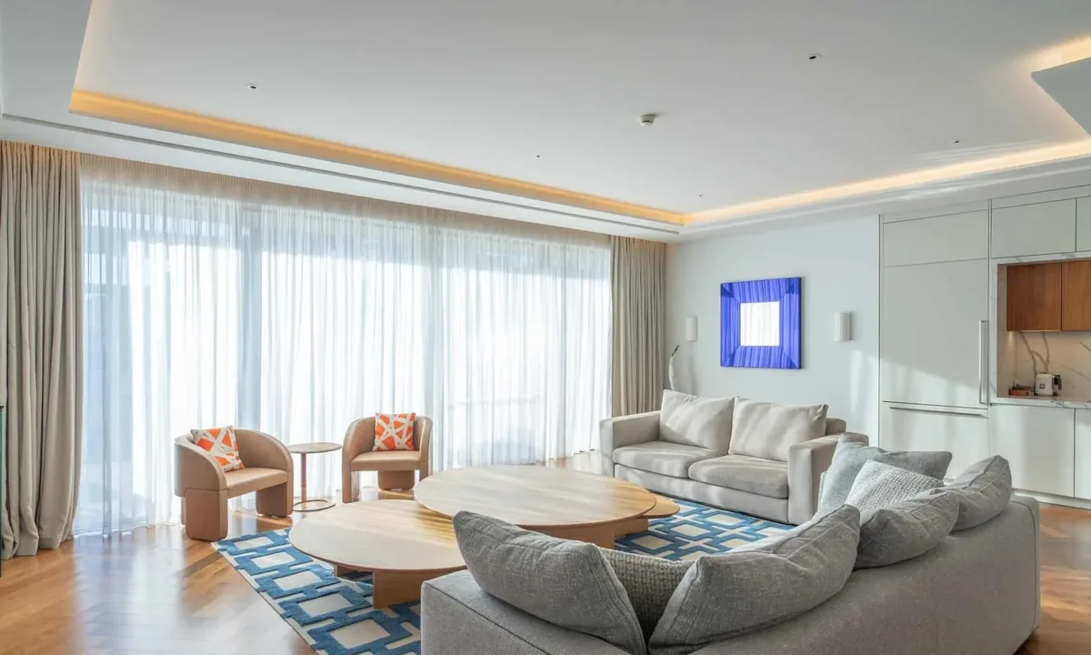 Four-bedroom Elena penthouse with a rooftop pool 3