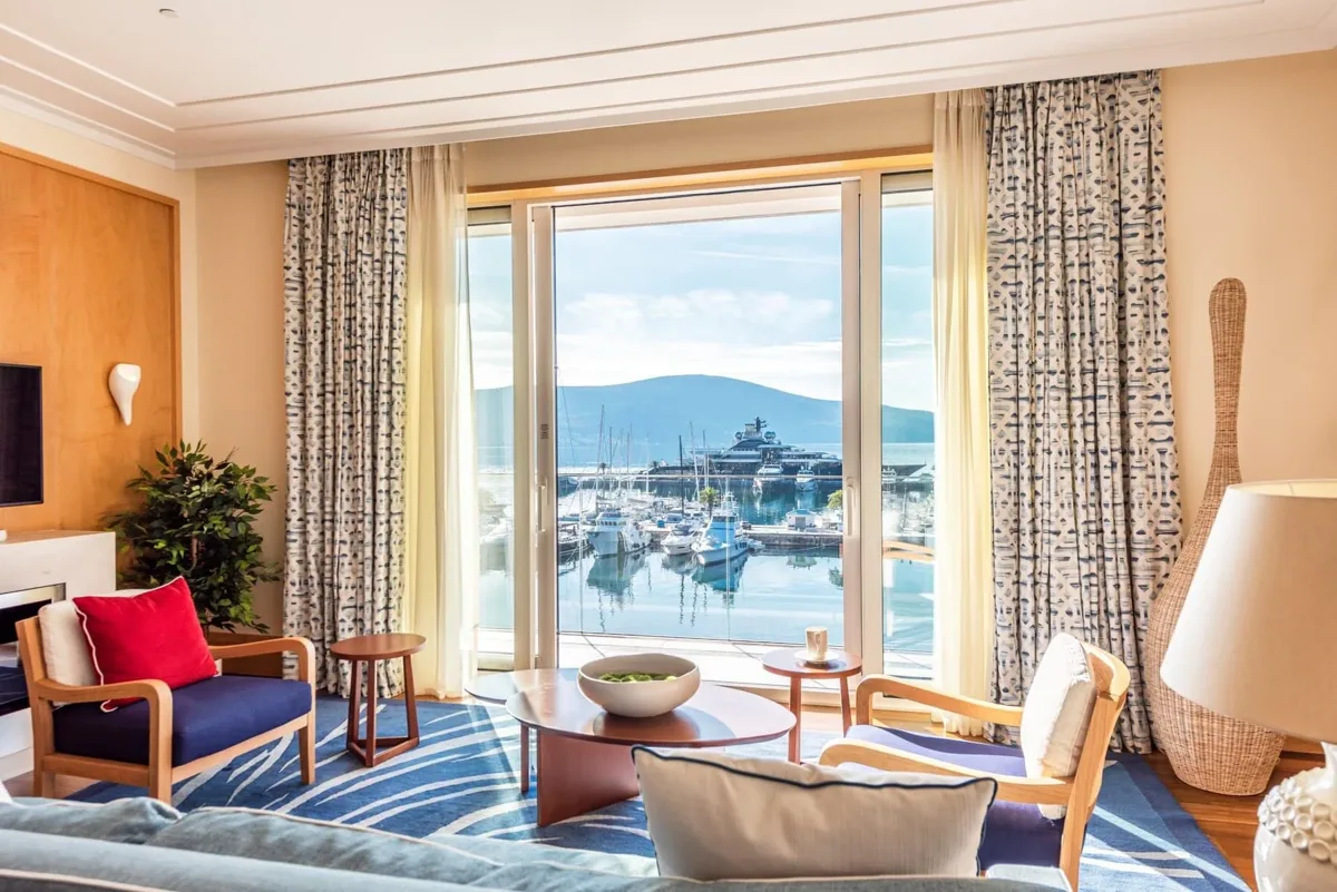 Two-bedroom Baia apartment overlooking the marina 5