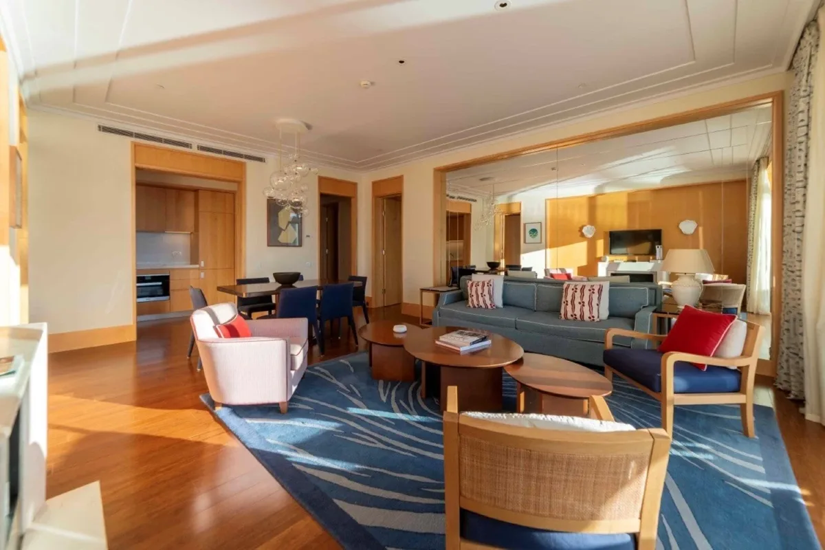 Two-bedroom waterfront apartment in Aqua 8