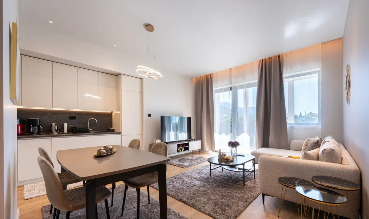 Furnished two-bedroom apartment in Alba 2