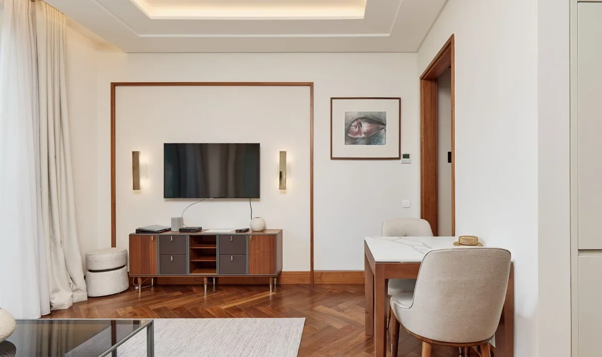 One-bedroom Elena apartment with a garden outlook 2