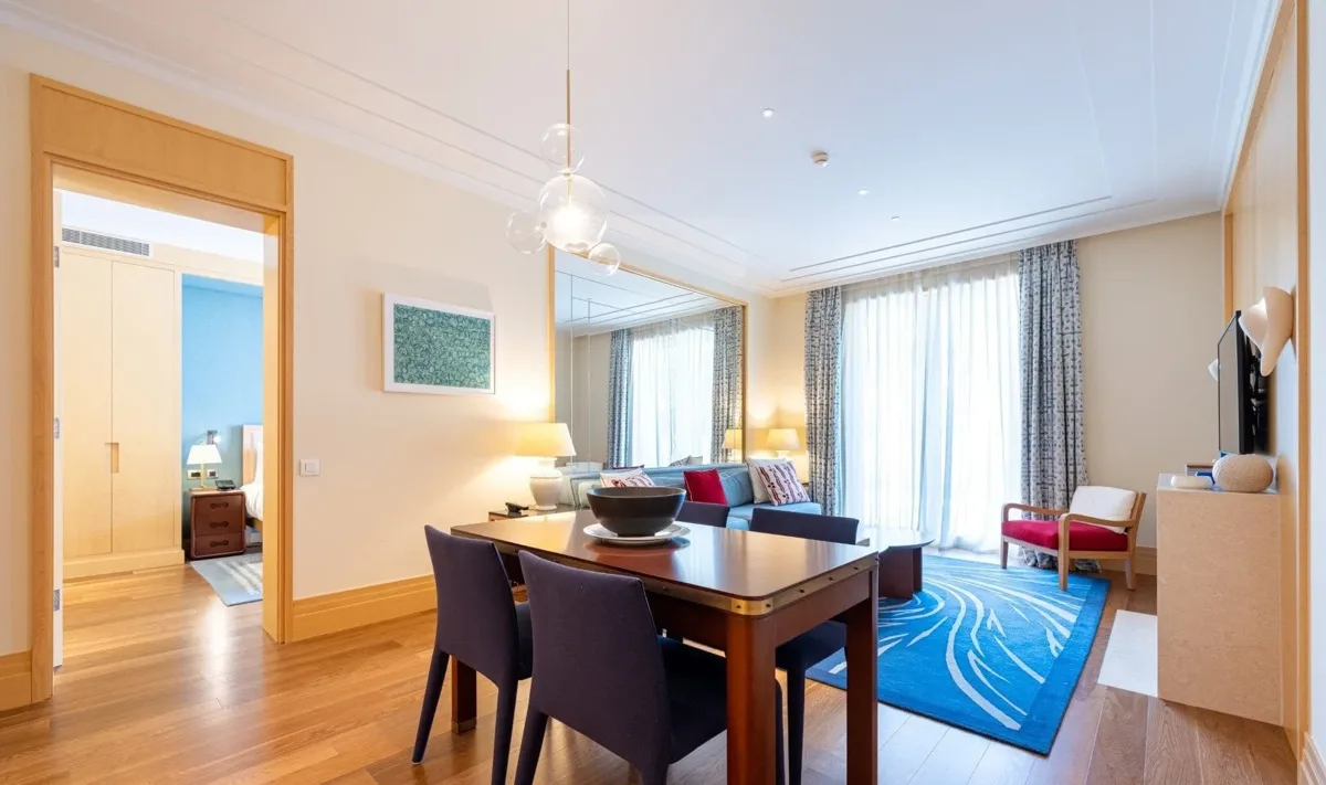 One-bedroom Baia residence with direct pool access 3