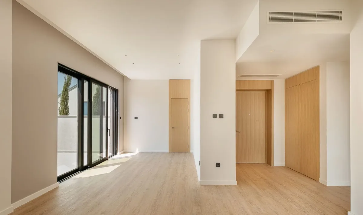 One-bedroom Thea residence with panoramic sea views 3