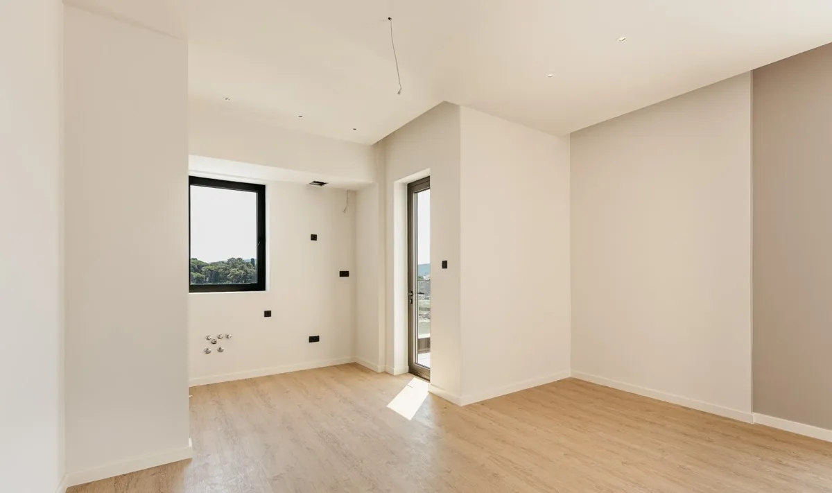 One-bedroom Thea residence with panoramic sea views 6