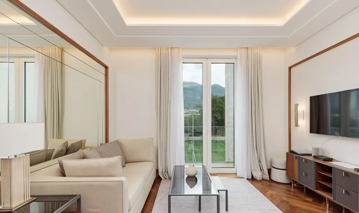 One-bedroom Elena apartment with a garden outlook 3