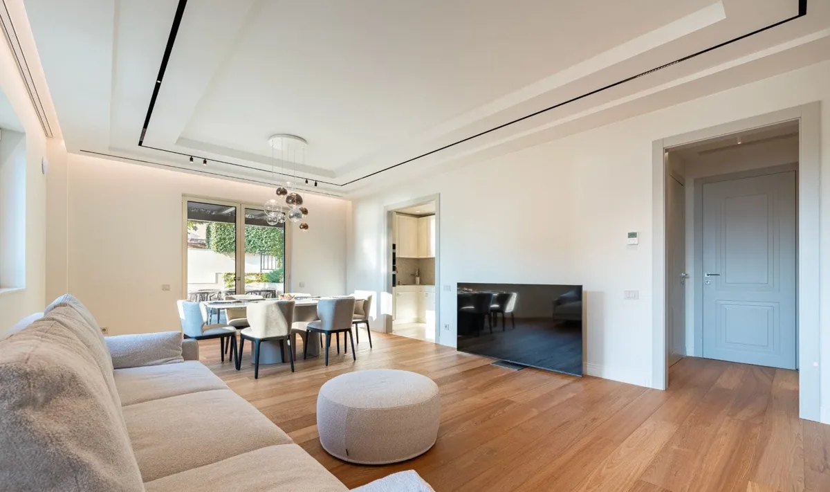 Three-bedroom Zeta penthouse with rooftop pool access 5