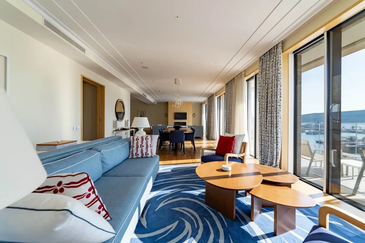 Waterfront Baia penthouse with lift access to both levels 3