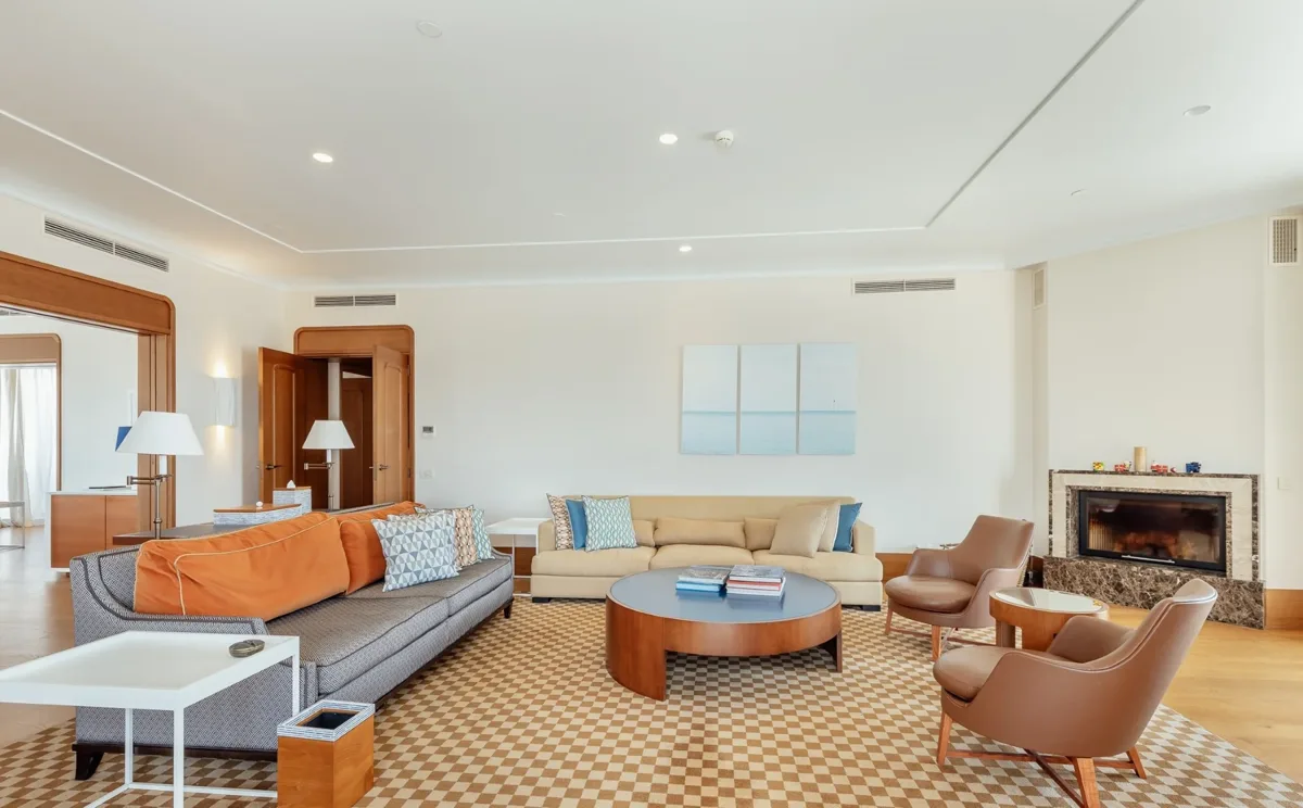 Four-bedroom Regent penthouse with a private pool 2