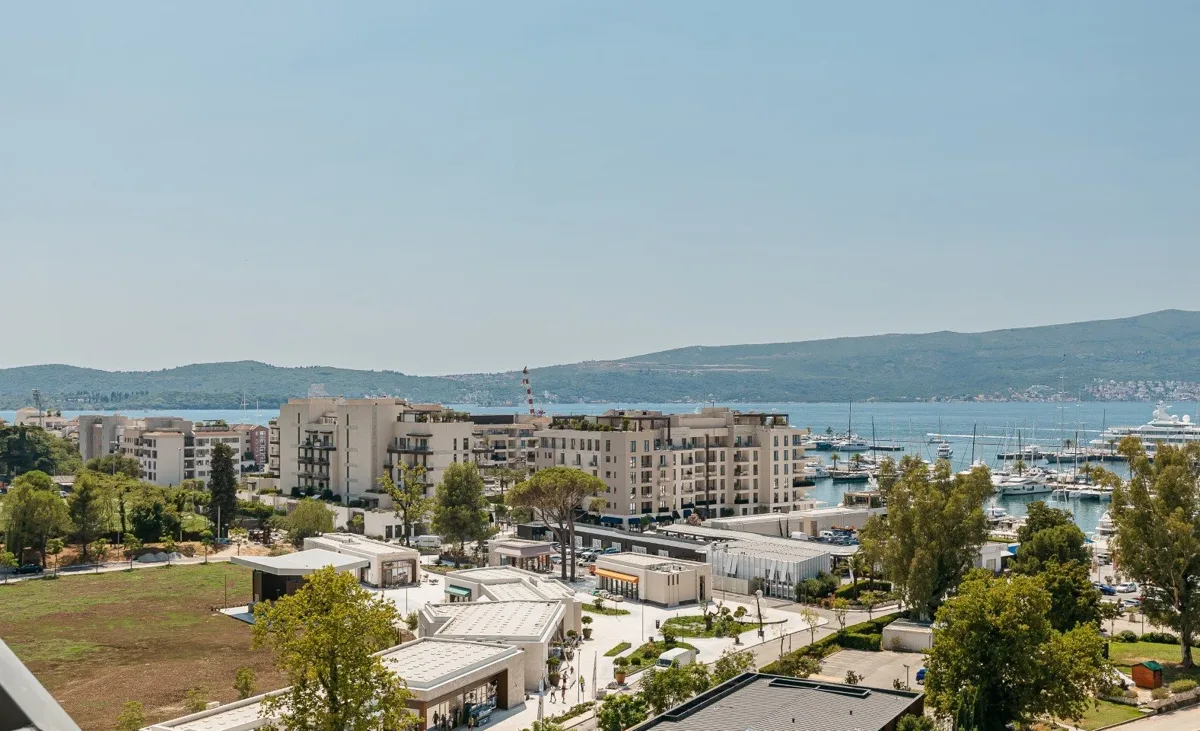 One-bedroom Thea residence with panoramic sea views 2