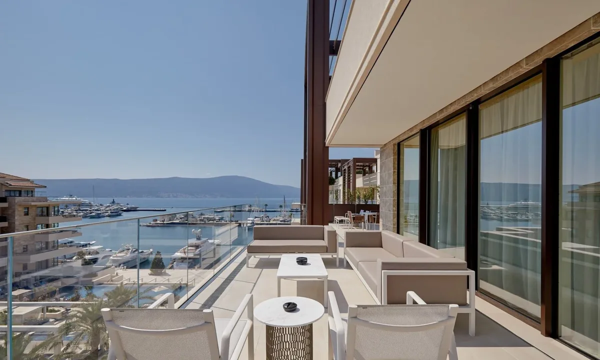 Three-bedroom Baia penthouse with a private rooftop pool 3