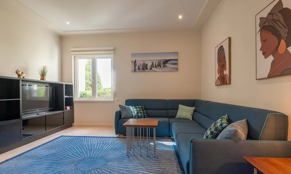 One-bedroom Tara apartment with pool access 2