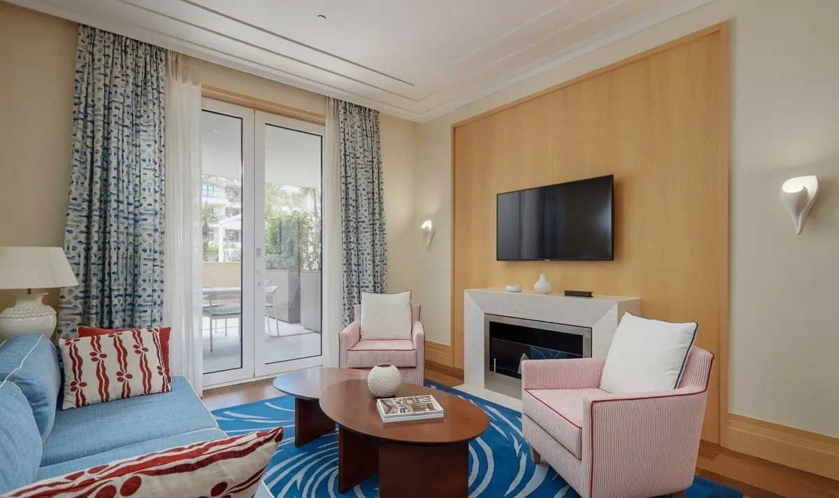 Three-bedroom Baia residence beside the pool 4