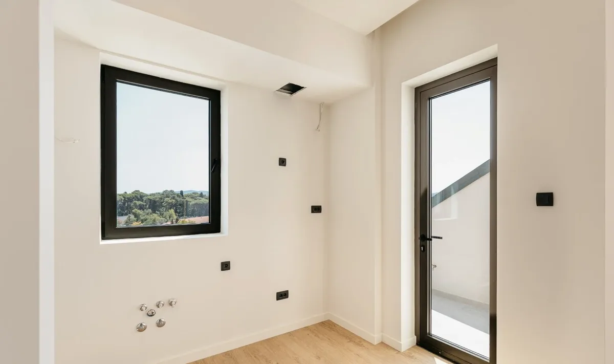 One-bedroom Thea residence with panoramic sea views 8