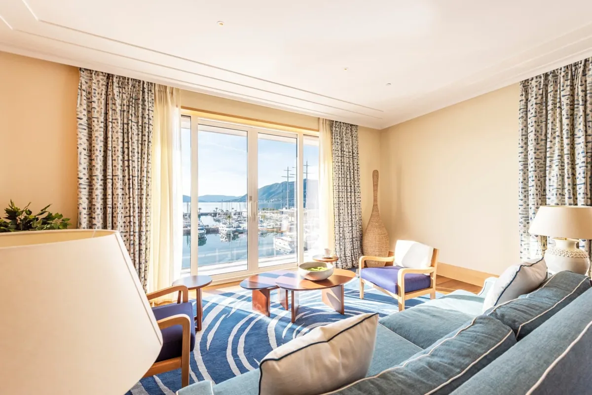 Two-bedroom Baia apartment overlooking the marina 4